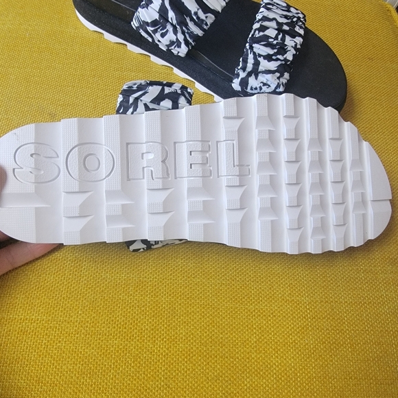 Sorel, Roaming Two Sandal, Size 9, Black & Whitw - Picture 3 of 4